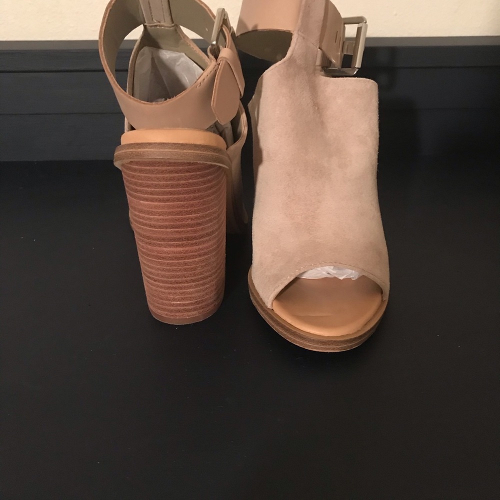 Marc Jacobs Beige Suede Open-Toe Block Heel Sandals - Picture 4 of 10